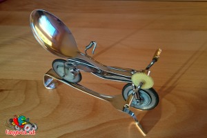 recumbent-bicycle-made-of-spoon-and-fork