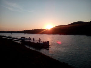 melk-sonnenuntergang-aus-dem-zelt-beobachtet melk-sonnenuntergang-aus-dem-zelt-beobachtet